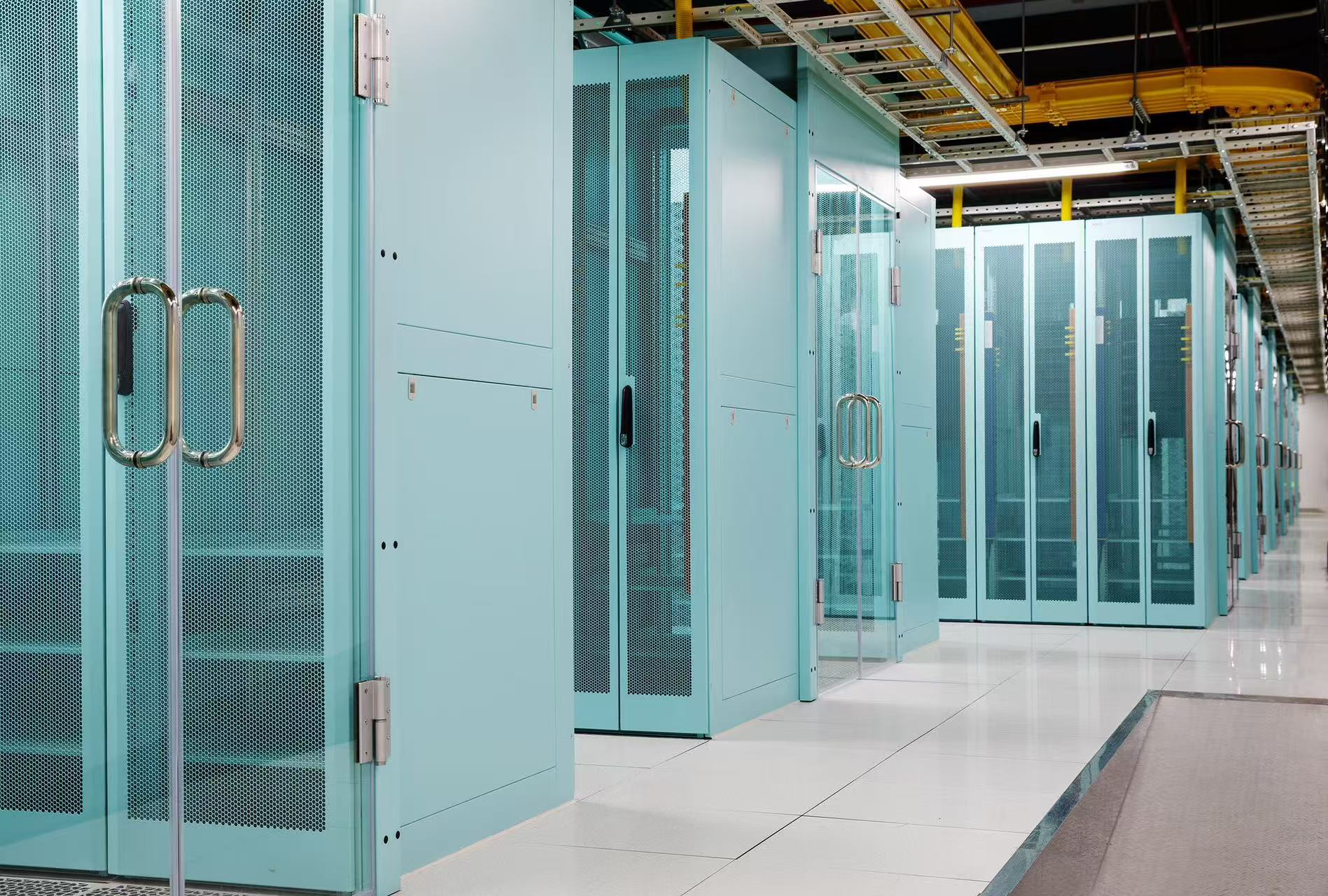 北京高电机柜租用价格？